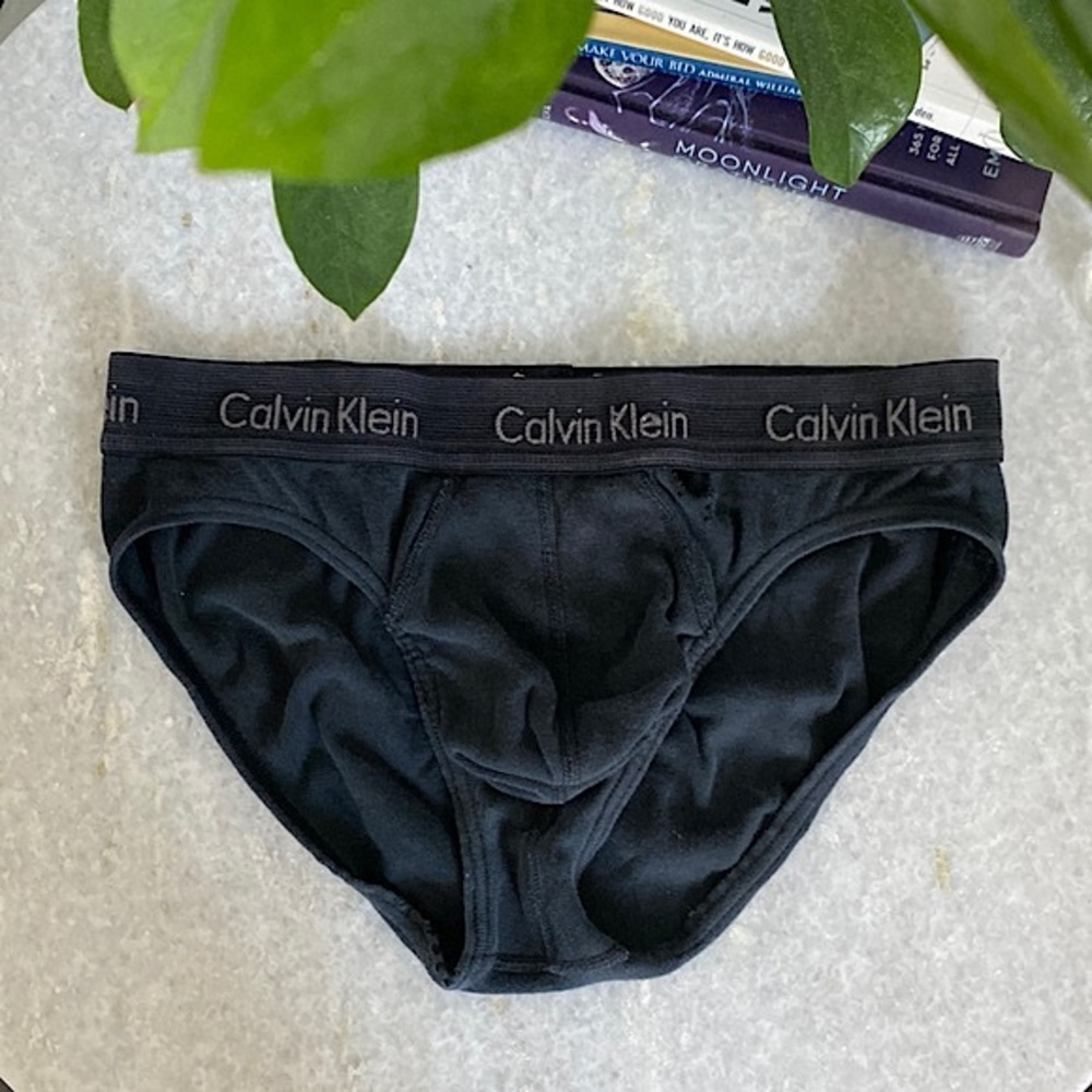 Calvin Klein - Picture 2 of 6